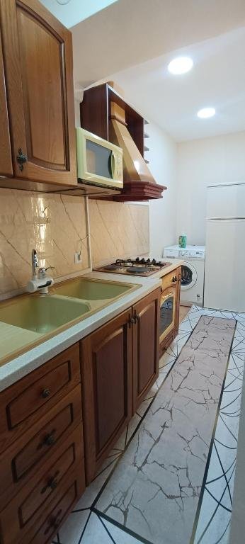 Tirane, jepet me qera 1+1 Kati 1, 55 m² 650 € (rruga naim frasheri)