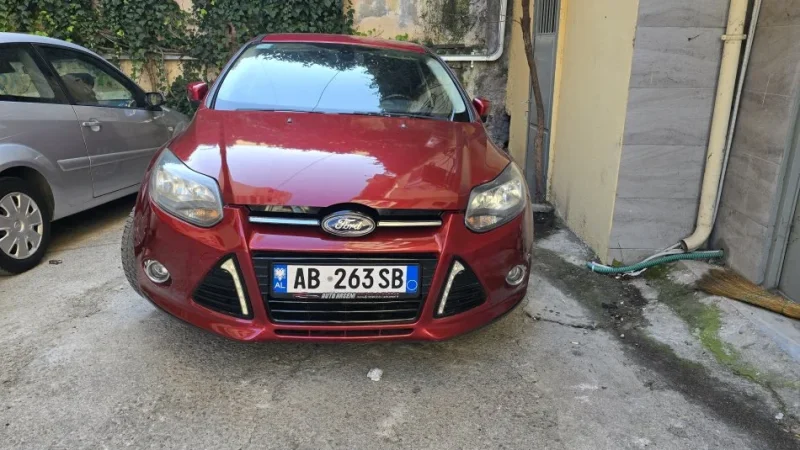 Tirane, shes makine Ford Focus Benzin, e kuqe manuale Kondicioner 146.000 km 4.900 €