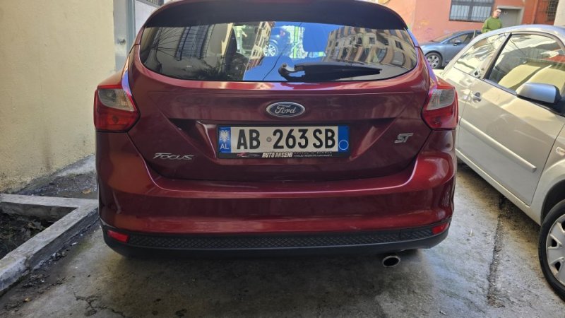 Tirane, shes makine Ford Focus Benzin, e kuqe manuale Kondicioner 146.000 km 4.900 €