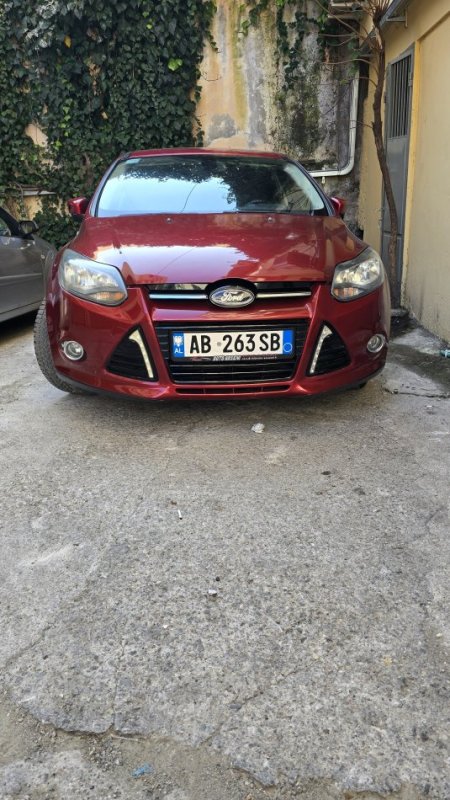 Tirane, shes makine Ford Focus Benzin, e kuqe manuale Kondicioner 146.000 km 4.900 €