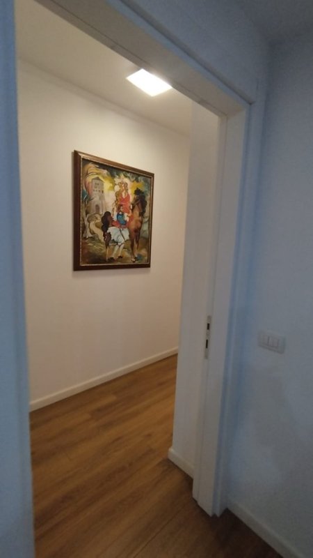 Tirane, jepet me qera apartament 1+1 Kati 4, 400 € (Kel Kodheli)