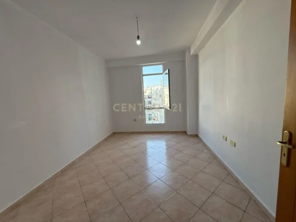 Tirane, shitet apartament Kati 8, 90 m² 108.000 € 