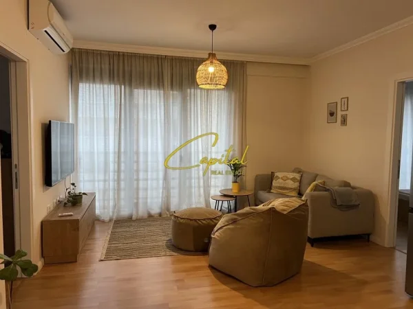 Tirane, jepet me qera apartament 2+1 Kati 4, 85 m² 800 € (PAZARI I RI)