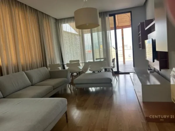 Tirane, jap me qera apartament 2+1+POST PARKIMI+VERANDE , 200 m² 900 € (Liqeni i Tiranës)