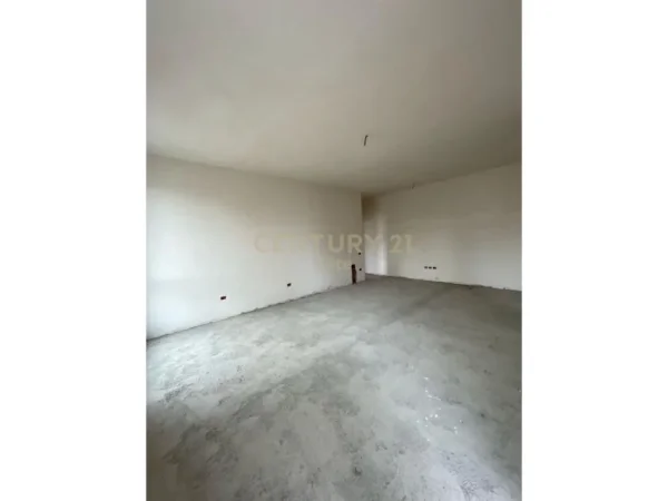 Tirane, shes apartament 2+1+2+POST PARKIMI , 126 m² 325.000 € (Rruga e Kavajës)