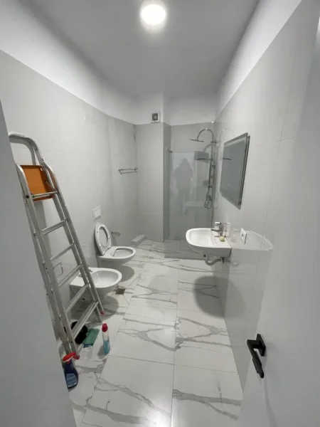 Tirane, jepet me qera 2+1+Ballkon Kati 5, 98 m² 750 € 