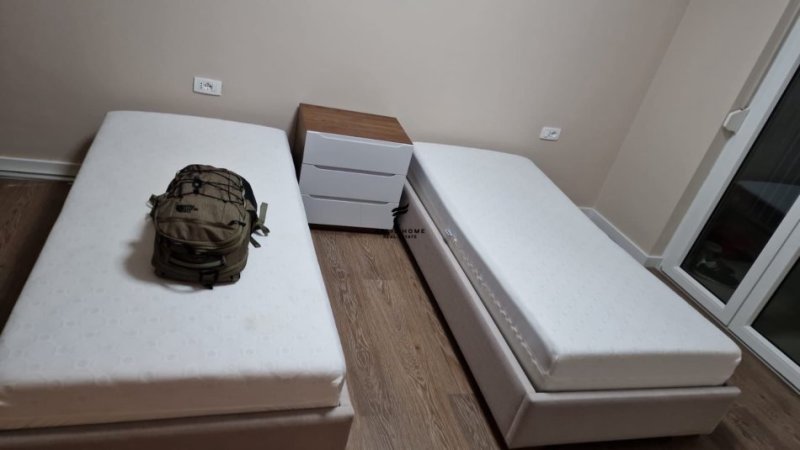 Tirane, jepet me qera apartament 2+1+Ballkon Kati 3, 106 m² 1.100 € (SAUK)