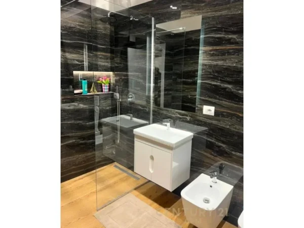 Tirane, shes apartament 2+1+2 , 138 m² 290.000 € (21 Dhjetori)