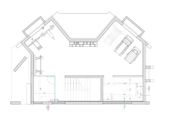 Tirane, shes Vile , 686 m² 1.800.000 € (Liqeni i Thatë)