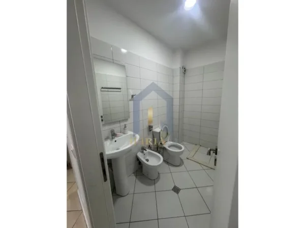 Tirane, jap me qera apartament 2+1+Ballkon Kati 2, 110 m² 600 € (Don Bosko)