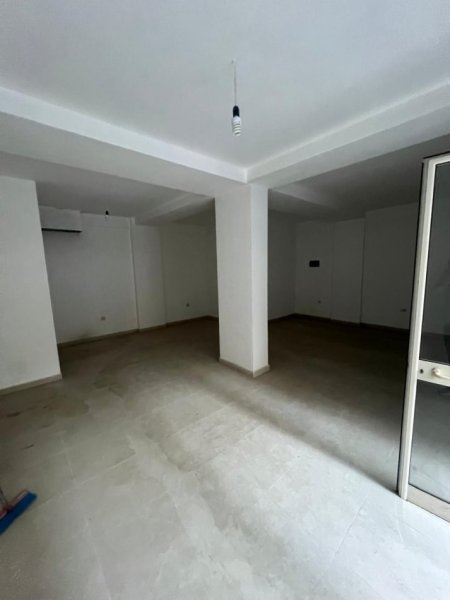 Tirane, jepet me qera ambjent biznesi Kati 0, 56 m² 450 € (kodra e diellit)