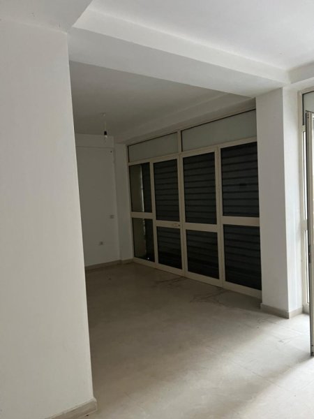 Tirane, jepet me qera ambjent biznesi Kati 0, 56 m² 450 € (kodra e diellit)