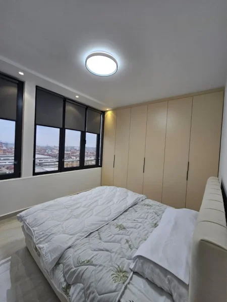 Tirane, jepet me qera apartament 1+1 Kati 8, 65 m² 480 € (Rruga 5 Maji)