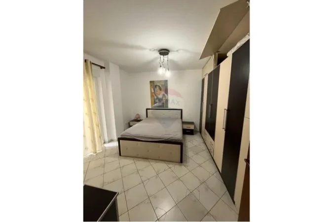 Tirane, jepet me qera apartament 2+1+Ballkon Kati 1, 80 m² 450 € (Liqeni i thate)