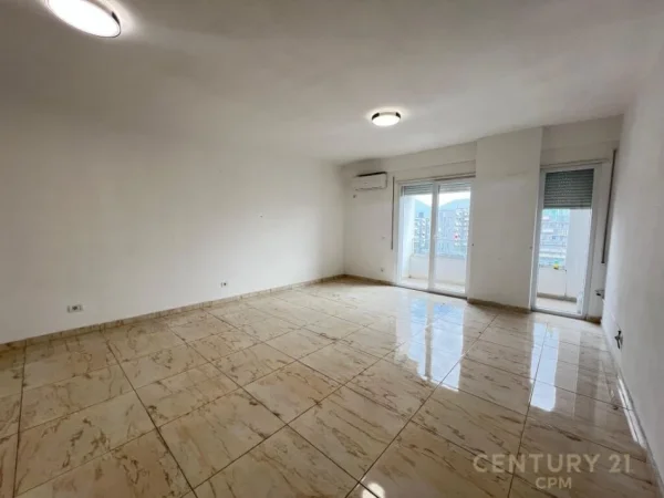 Tirane, jap me qera zyre+POST PARKIMI , 112 m² 650 € (Komuna e Parisit)