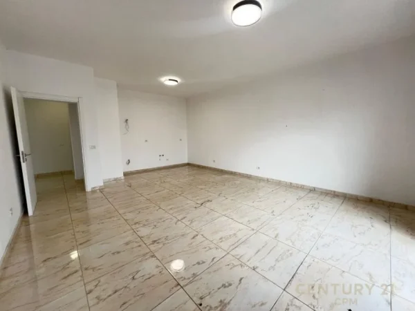 Tirane, jap me qera zyre+POST PARKIMI , 112 m² 650 € (Komuna e Parisit)