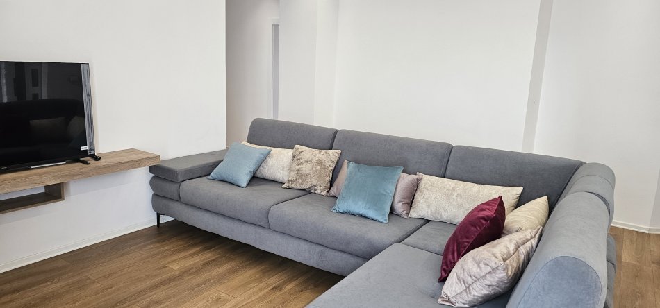 Tirane, jepet me qera apartament 3+1+Ballkon Kati 2, 105 m² 550 € (Babrru)