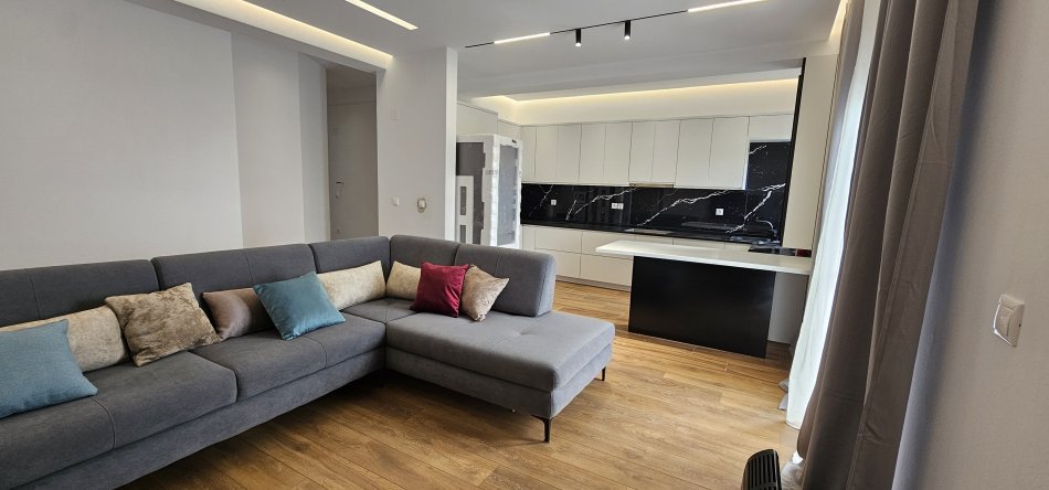 Tirane, jepet me qera apartament 3+1+Ballkon Kati 2, 105 m² 550 € (Babrru)