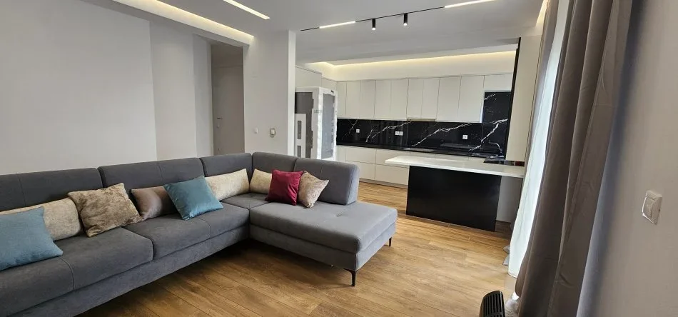Tirane, jepet me qera apartament 3+1+Ballkon Kati 2, 105 m² 550 € (Babrru)