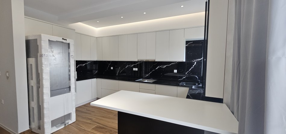 Tirane, jepet me qera apartament 3+1+Ballkon Kati 2, 105 m² 550 € (Babrru)