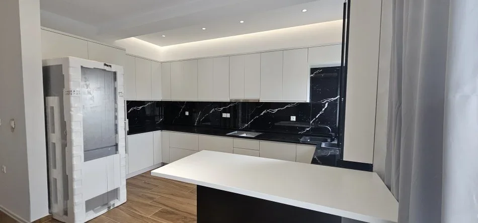 Tirane, jepet me qera apartament 3+1+Ballkon Kati 2, 105 m² 550 € (Babrru)