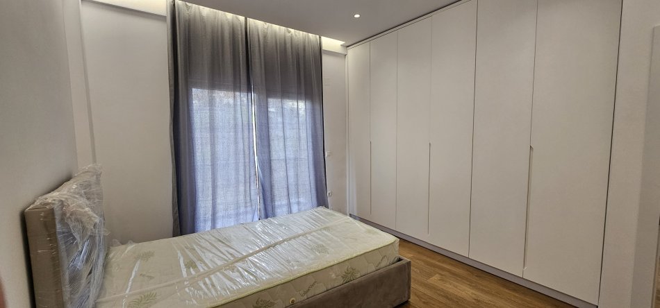 Tirane, jepet me qera apartament 3+1+Ballkon Kati 2, 105 m² 550 € (Babrru)