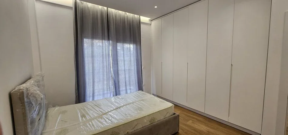 Tirane, jepet me qera apartament 3+1+Ballkon Kati 2, 105 m² 550 € (Babrru)