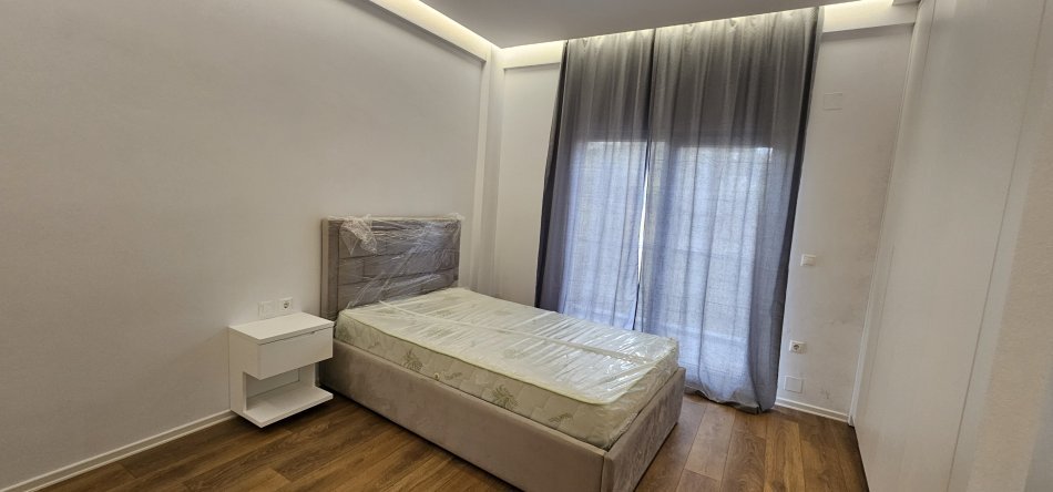 Tirane, jepet me qera apartament 3+1+Ballkon Kati 2, 105 m² 550 € (Babrru)