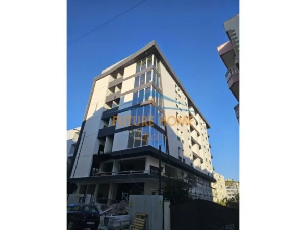 Durres, shitet apartament 2+1 Kati 6, 222 m² 221.000 € (Golem)