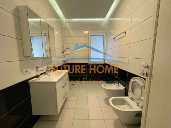 Tirane, jepet me qera Vile 4+1+Aneks+Ballkon Kati 0, 321 m² 2.200 € (Residenca Sunrise)
