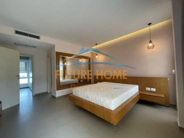 Tirane, jepet me qera Vile 4+1+Aneks+Ballkon Kati 0, 321 m² 2.200 € (Residenca Sunrise)