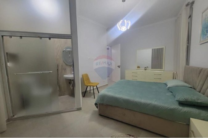 Tirane, jepet me qera apartament 2+1+Ballkon Kati 10, 111 m² 1.500 € (Mine Peza)