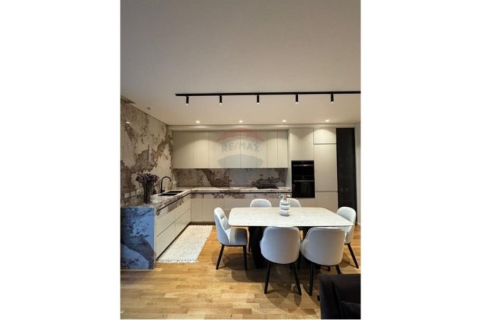 Tirane, jepet me qera apartament 2+1+Ballkon Kati 3, 149 m² 2.300 € (TEG - LUNDER)