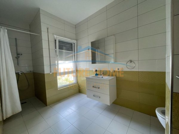 Tirane, jepet me qera Vile 3+1+Ballkon Kati 0, 322 m² 2.200 € (LUNDER-TEG)