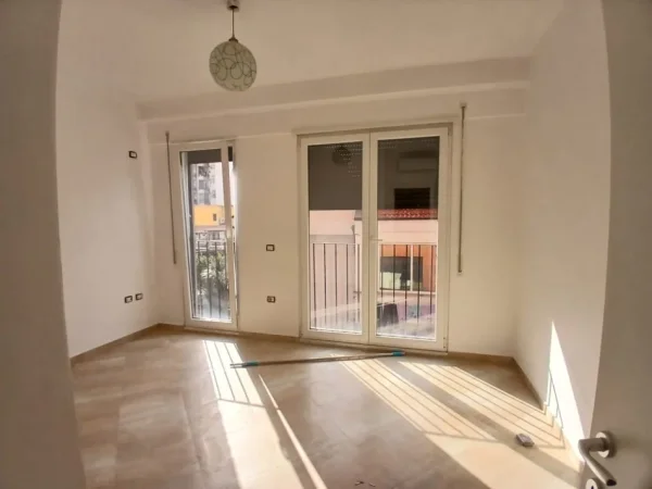 Tirane, jepet me qera apartament 1+1 Kati 2, 65 m² 550 € (21 dhjetori)