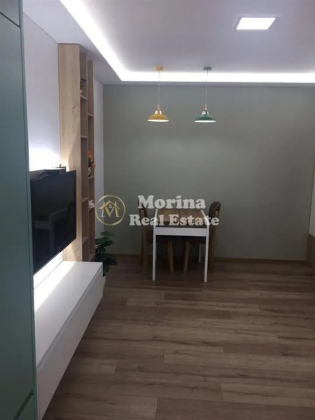 Tirane, jepet me qera apartament 1+1+Ballkon Kati 3, 60 m² 600 € (Komuna e Parisit)