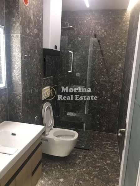 Tirane, jepet me qera apartament 1+1+Ballkon Kati 3, 60 m² 600 € (Komuna e Parisit)