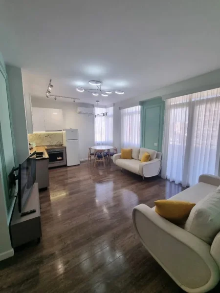 Tirane, jepet me qera apartament 1+1+Ballkon Kati 7, 68 m² 700 € (Rruga Mujo Ulqinaku)