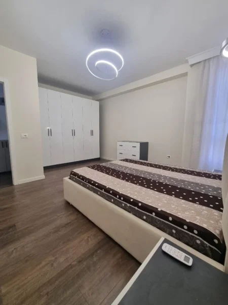 Tirane, jepet me qera apartament 1+1+Ballkon Kati 7, 68 m² 700 € (Rruga Mujo Ulqinaku)