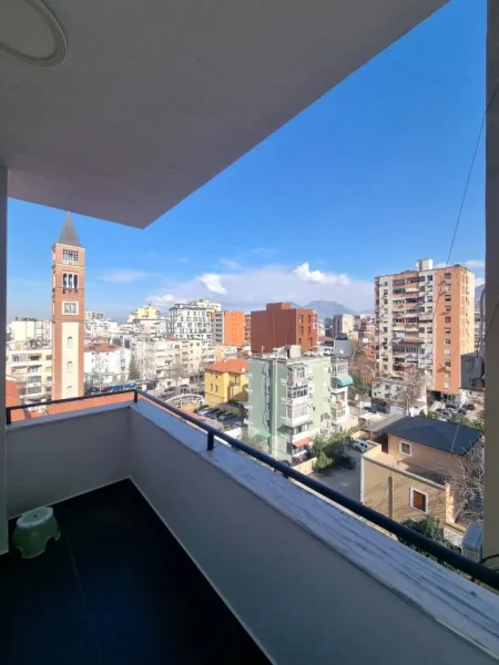 Tirane, jepet me qera apartament 1+1+Ballkon Kati 7, 68 m² 700 € (Rruga Mujo Ulqinaku)