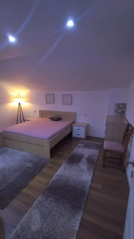 Tirane, jepet me qera apartament 1+1 Kati 4, 65 m² 400 € (Rruga kavajes)