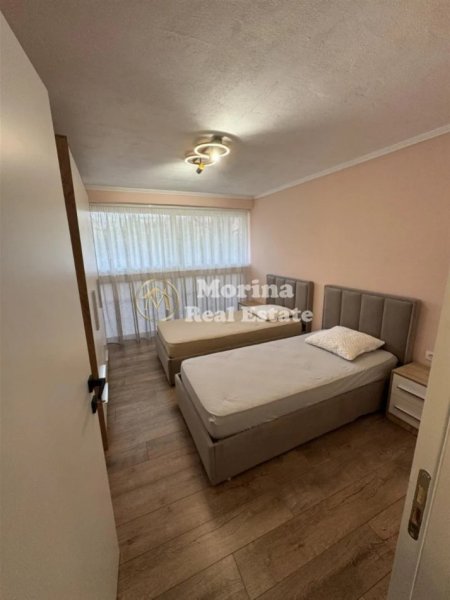 Tirane, jepet me qera apartament duplex 3+1 Kati 1, 175 m² 550 € (Fresku)