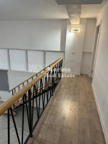 Tirane, jepet me qera apartament duplex 3+1 Kati 1, 175 m² 550 € (Fresku)