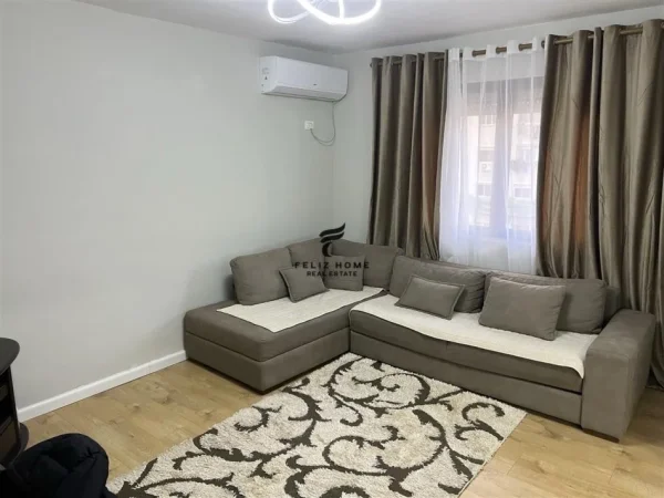 Tirane, jepet me qera apartament 1+1+Ballkon Kati 4, 67 m² 550 € (FROSINA PLAKU)
