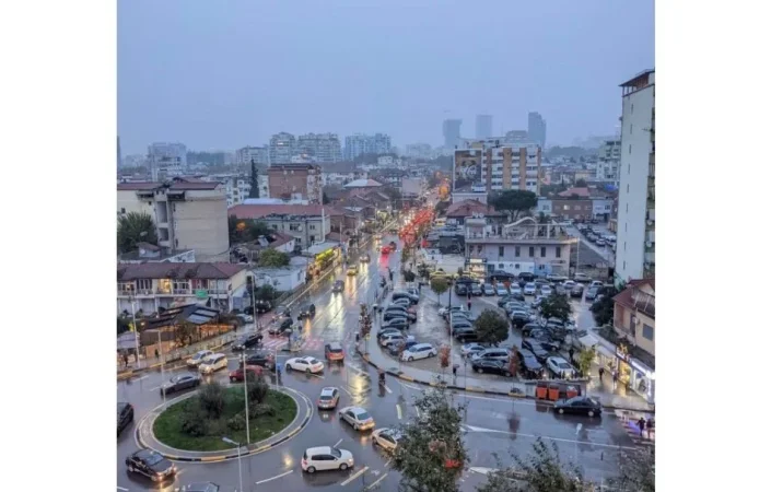 Tirane, shitet dyqan Kati 0, 33 m² 80.000 € (komuna e parisit)