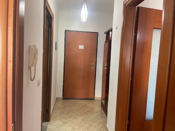 Tirane, shitet apartament 1+1+Ballkon Kati 4, 72 m² 94.900 € (Astir)