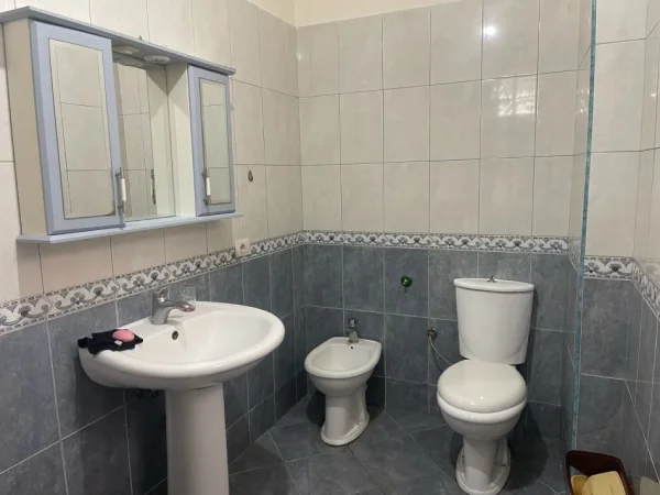 Tirane, shitet apartament 1+1+Ballkon Kati 4, 72 m² 94.900 € (Astir)