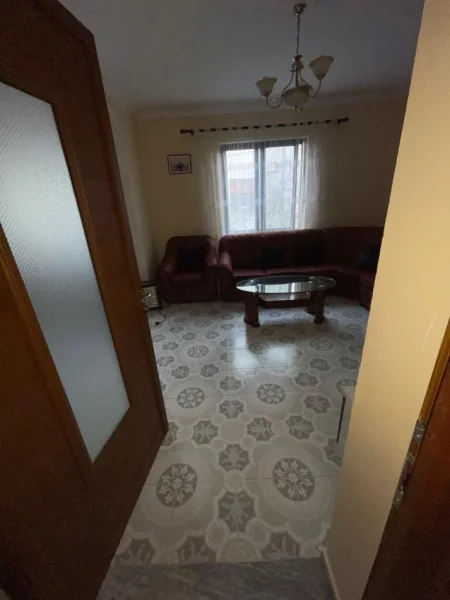 Tirane, jepet me qera apartament 3+1+Aneks+Ballkon Kati 2, 141 m² 450 € (ali demi)