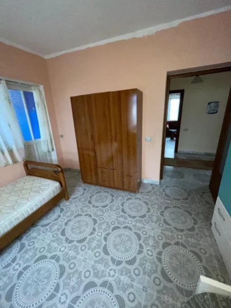 Tirane, jepet me qera apartament 3+1+Aneks+Ballkon Kati 2, 141 m² 450 € (ali demi)