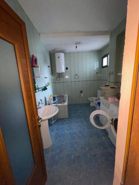 Tirane, jepet me qera apartament 3+1+Aneks+Ballkon Kati 2, 141 m² 450 € (ali demi)